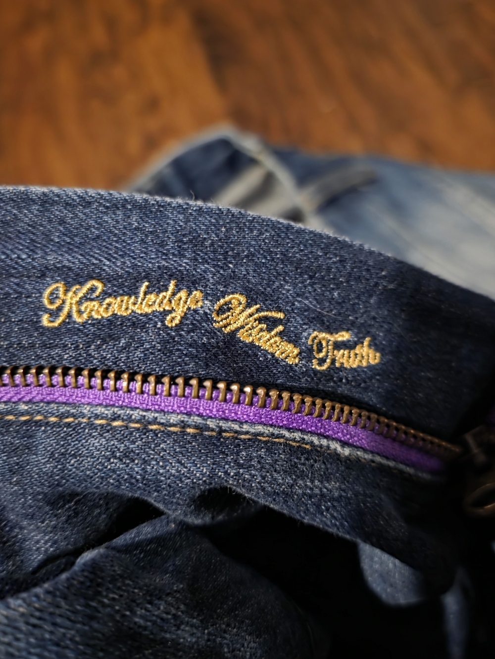 Robert Graham Men's Slim Straight Jeans in Dark Blue Wash - Picture 6 of 6
